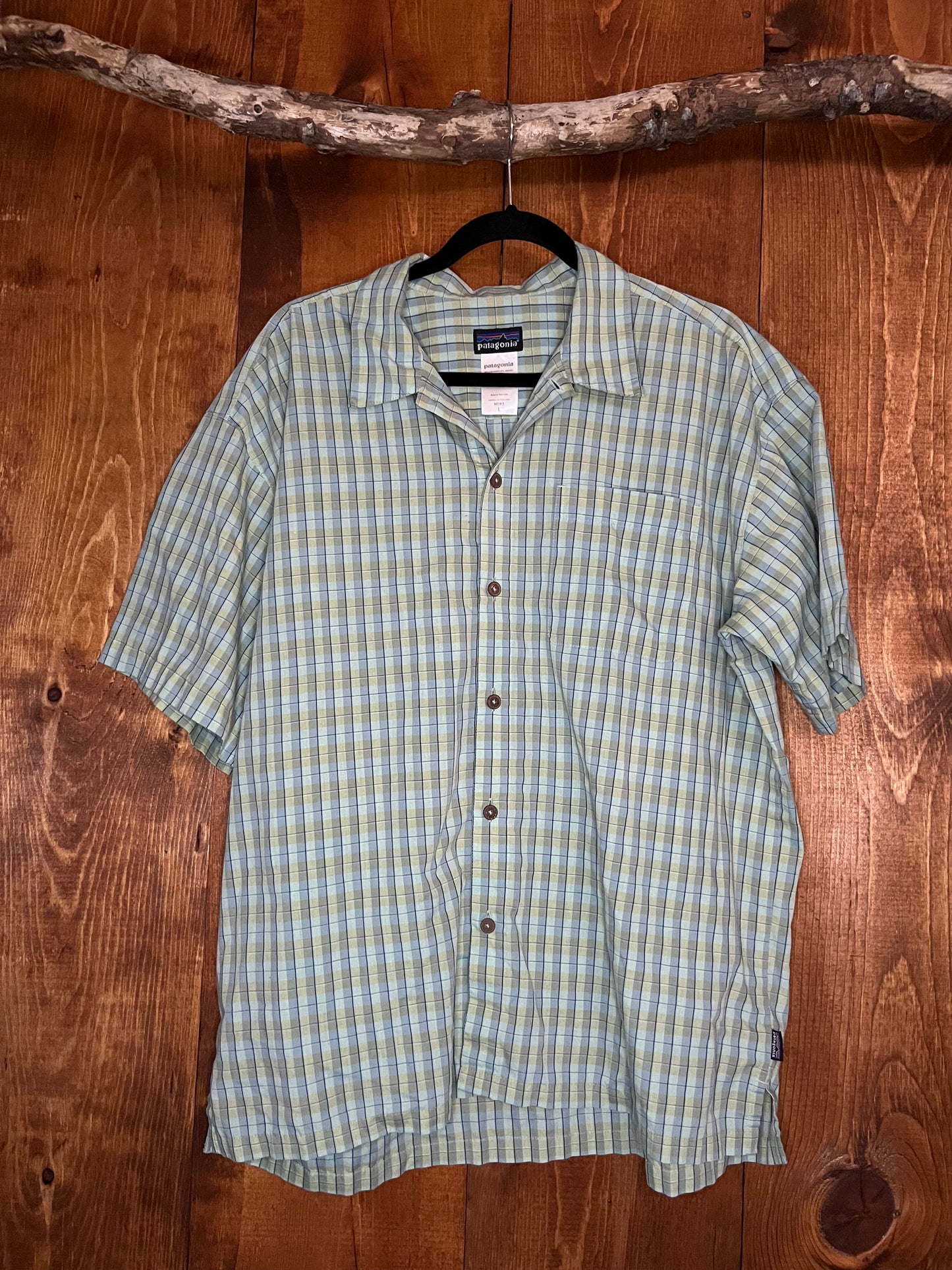 Patagonia short sleeve button up - L